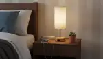 Die UPXNBOR Nachttischlampe: Ihr smartes Duo für Licht und Ladestation am Bett